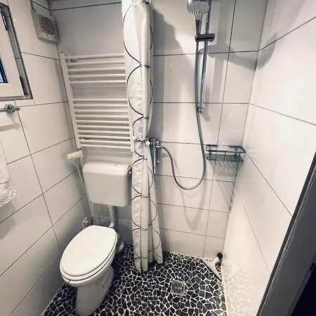 Idyllisches Haeuschen Im Gruenen Mit Whirlpool בית נופש Roßbach