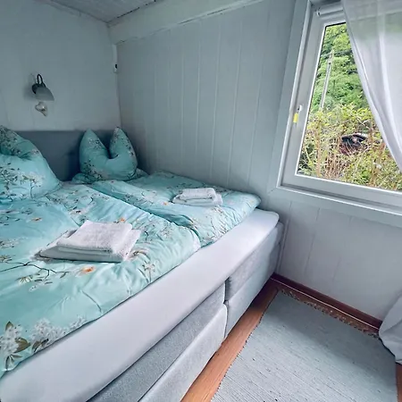 Idyllisches Haeuschen Im Gruenen Mit Whirlpool Vakantiehuis