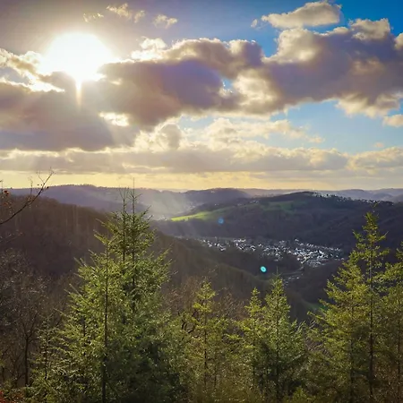 Vakantiehuis Idyllisches Haeuschen Im Gruenen Mit Whirlpool