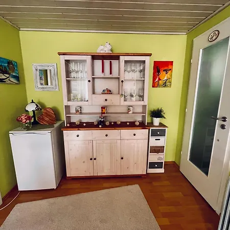 בית נופש Idyllisches Haeuschen Im Gruenen Mit Whirlpool *