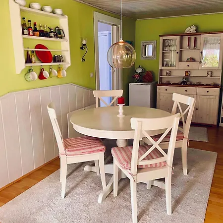 Vakantiehuis Idyllisches Haeuschen Im Gruenen Mit Whirlpool