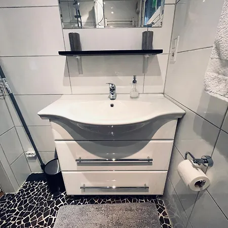 Idyllisches Haeuschen Im Gruenen Mit Whirlpool Roßbach