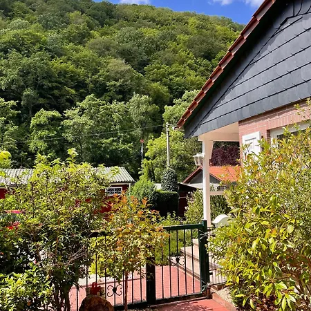 Idyllisches Haeuschen Im Gruenen Mit Whirlpool