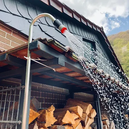 Idyllisches Haeuschen Im Gruenen Mit Whirlpool