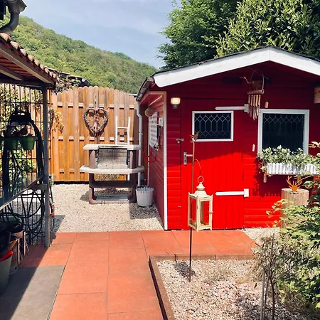 Idyllisches Haeuschen Im Gruenen Mit Whirlpool Vakantiehuis