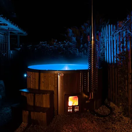 Vakantiehuis Idyllisches Haeuschen Im Gruenen Mit Whirlpool