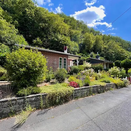 Idyllisches Haeuschen Im Gruenen Mit Whirlpool Vakantiehuis *