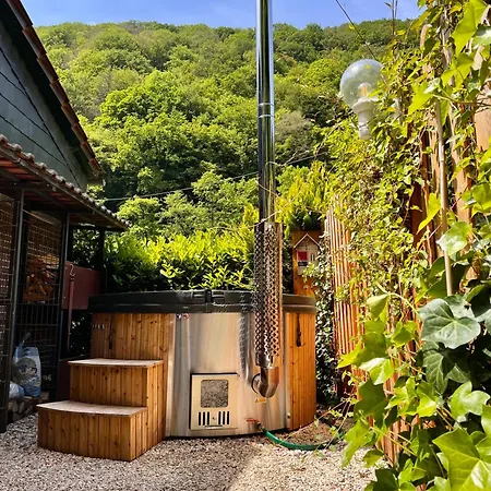 בית נופש Idyllisches Haeuschen Im Gruenen Mit Whirlpool *