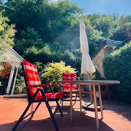 Idyllisches Haeuschen Im Gruenen Mit Whirlpool Vakantiehuis