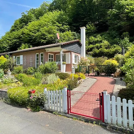 Idyllisches Haeuschen Im Gruenen Mit Whirlpool Vakantiehuis *