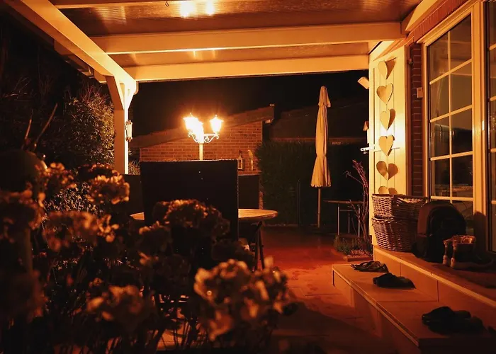 Idyllisches Haeuschen Im Gruenen