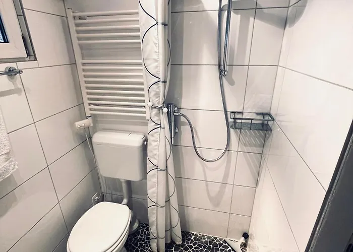 Idyllisches Haeuschen Im Gruenen Mit Whirlpool בית נופש Roßbach