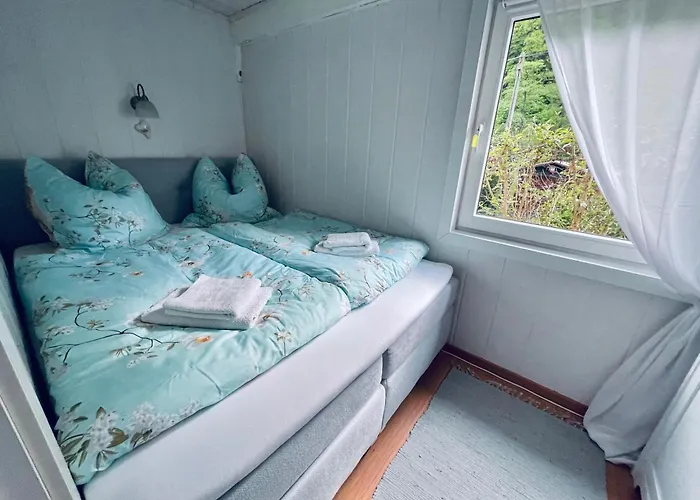 Idyllisches Haeuschen Im Gruenen Mit Whirlpool בית נופש