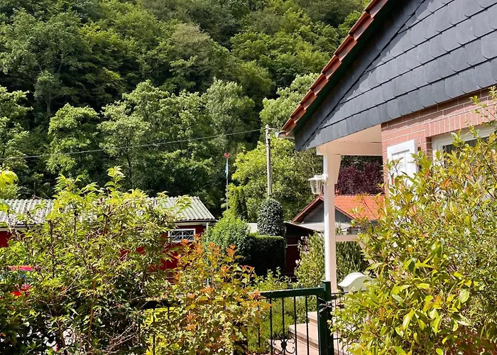 Idyllisches Haeuschen Im Gruenen Mit Whirlpool