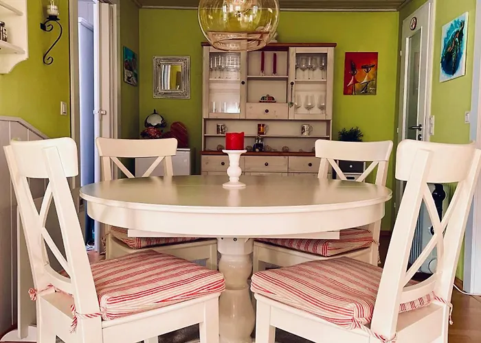 Idyllisches Haeuschen Im Gruenen Mit Whirlpool בית נופש