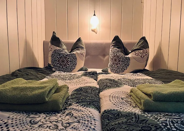 Idyllisches Haeuschen Im Gruenen Mit Whirlpool בית נופש *