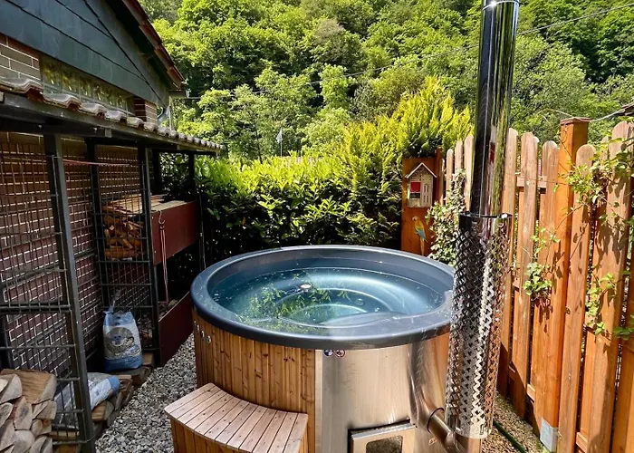 Idyllisches Haeuschen Im Gruenen Mit Whirlpool Roßbach