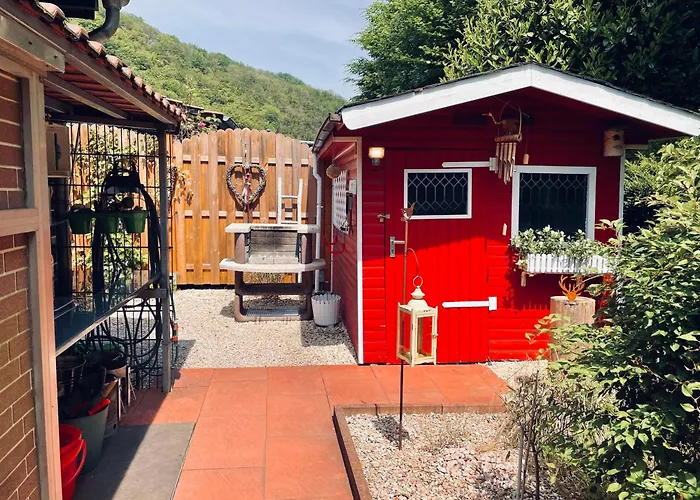 Idyllisches Haeuschen Im Gruenen Mit Whirlpool בית נופש